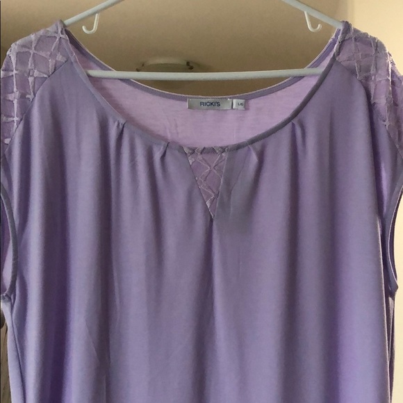 Ricki’s Top - Picture 2 of 4